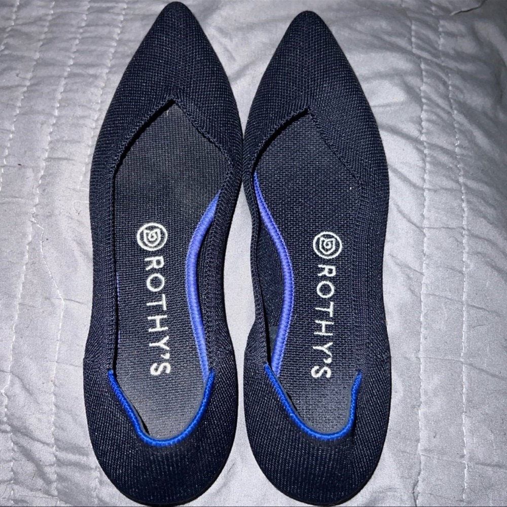 ROTHY’S “THE POINT” NAVY BLUE BALLET FLATS//SIZE 7.5